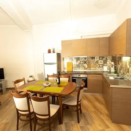 Spacious Apartment In Old Town - Private Parking Thessaloniki Exterior photo