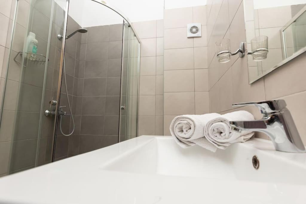 Spacious In Old Town - Private Parking