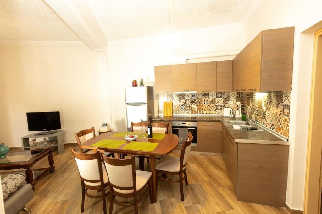Spacious In Old Town - Private Parking * Thessaloniki